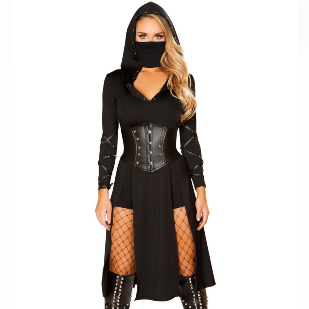 THE QUEEN'S ASSASSIN COSTUME